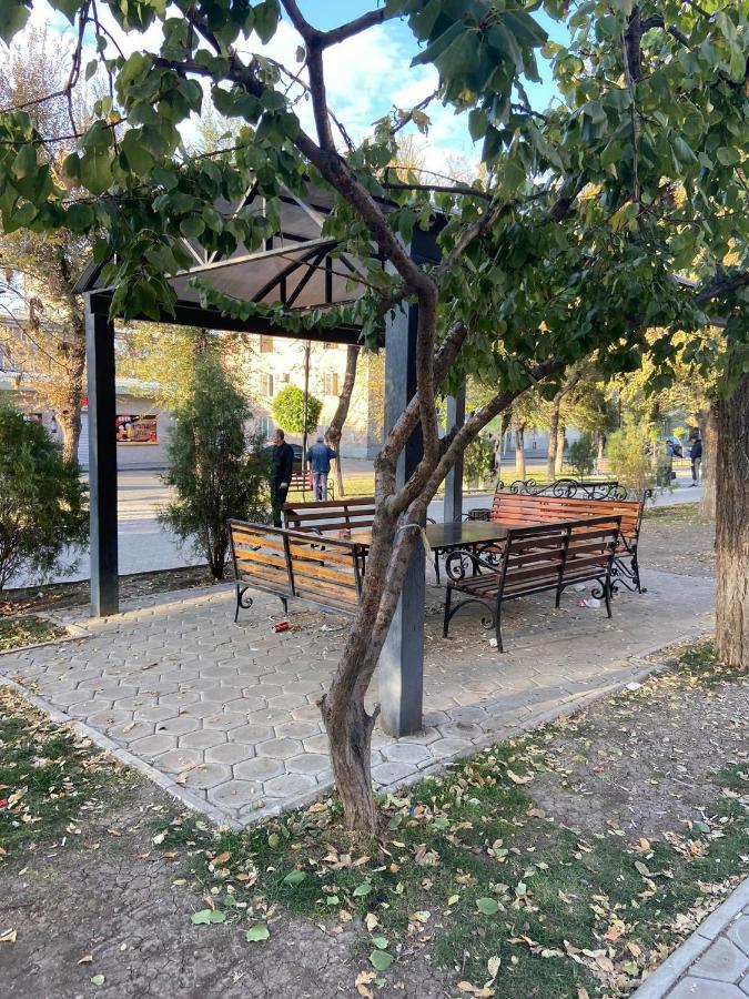 Vahe'S Family Guest House Front Jerevan Buitenkant foto